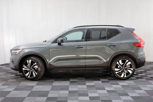 2026 Volvo XC40 Ultra, B5 AWD Gas (mild hybrid), Dark