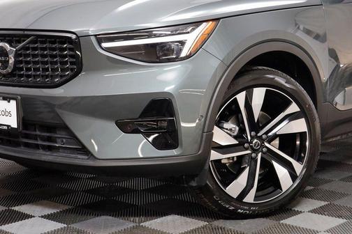 2026 Volvo XC40 Ultra, B5 AWD Gas (mild hybrid), Dark
