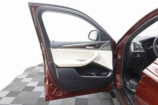 2025 BMW X4 xDrive30i