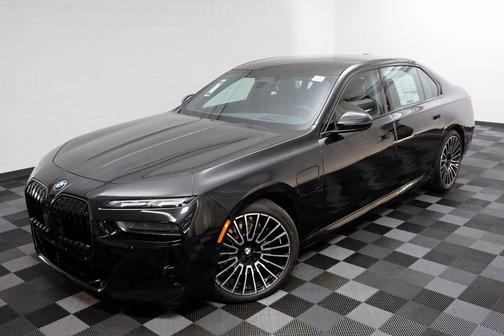 2026 BMW 750e i xDrive