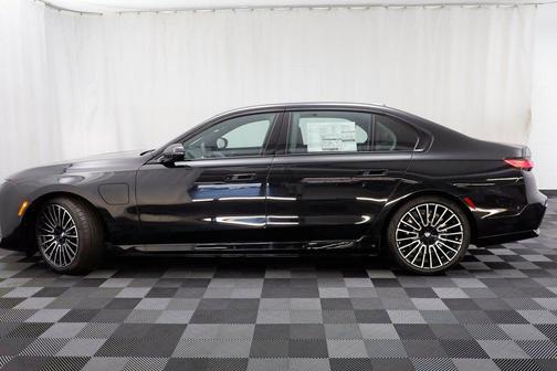 2026 BMW 750e i xDrive