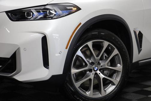Mineral White Metallic 2026 BMW X5 xDrive40i