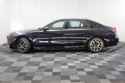 2025 BMW 750e i xDrive