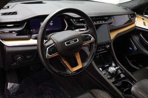 2022 Jeep Grand Cherokee Summit