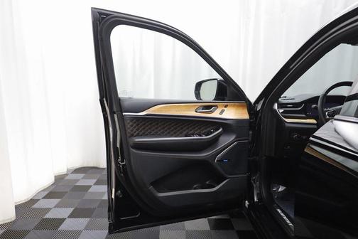 2022 Jeep Grand Cherokee Summit