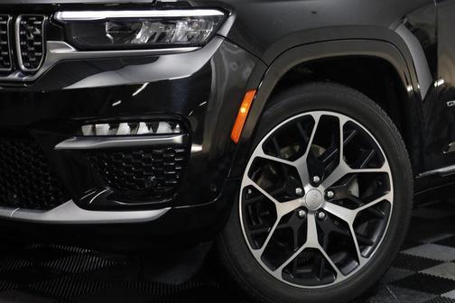 2022 Jeep Grand Cherokee Summit