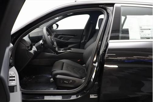 2025 BMW 530 i xDrive
