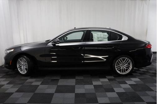 2025 BMW 530 i xDrive