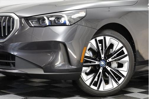 2025 BMW i5 xDrive40