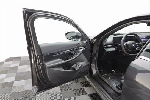 2025 BMW i5 xDrive40