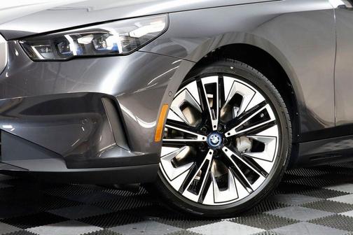 2025 BMW i5 xDrive40