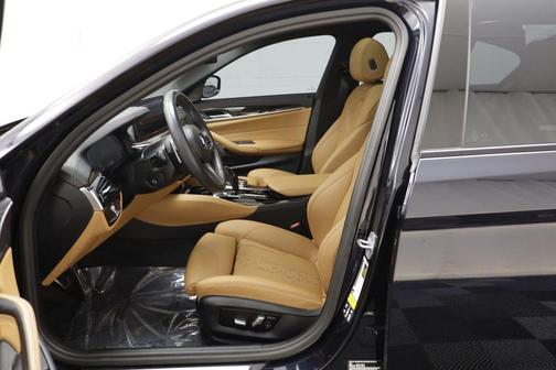 Carbon Black Metallic 2023 BMW 530 i xDrive