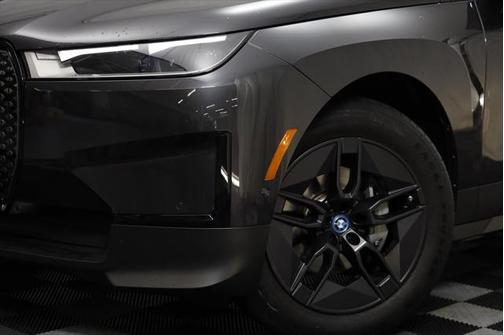 2025 BMW iX xDrive50
