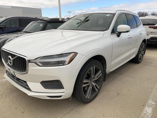 2020 Volvo XC60 T5 Momentum