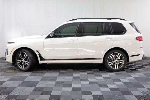 2023 BMW X7 M60i