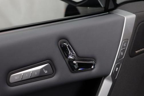 2026 BMW iX xDrive60