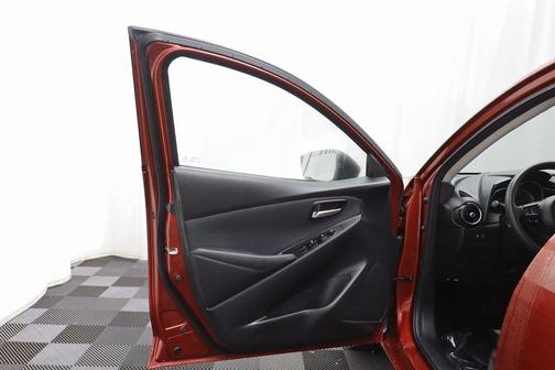 2020 Toyota Yaris Sedan LE