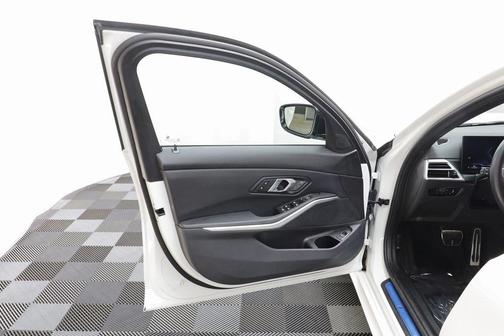 2025 BMW 330 xDrive