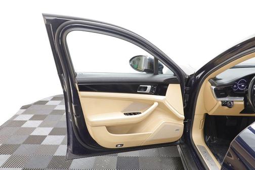 2019 Porsche Panamera 4