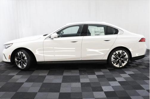 2025 BMW 530 i xDrive