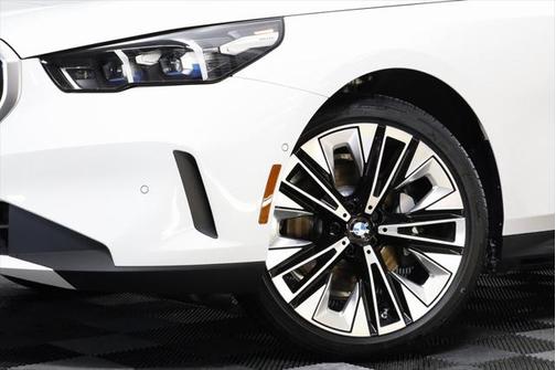 2025 BMW 530 i xDrive