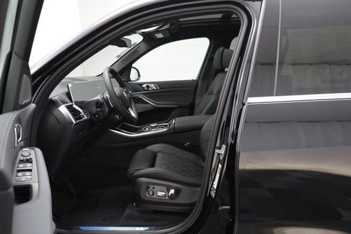 Black Sapphire Metallic 2026 BMW X5 xDrive40i