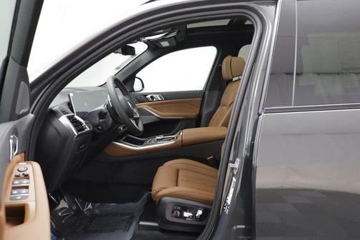 Dravit Grey Metallic 2026 BMW X5 M60i