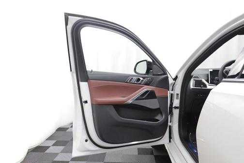 Mineral White Metallic 2027 BMW X6 xDrive40i