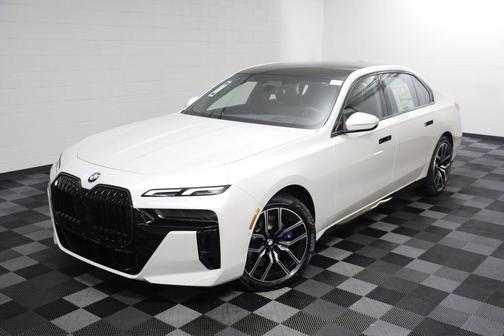 Mineral White Metallic 2026 BMW 740 xDrive