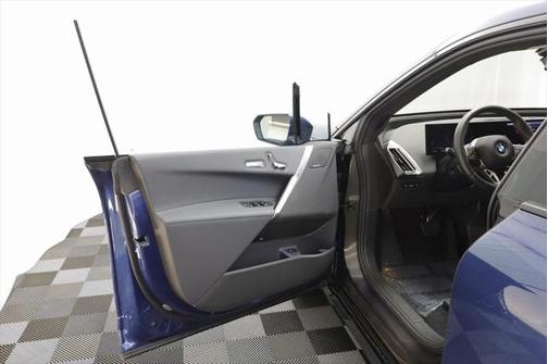 2025 BMW iX xDrive50