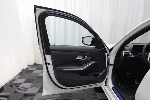 2026 BMW 330 i xDrive