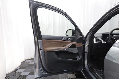 Skyscraper Grey Metallic 2026 BMW X5 xDrive40i