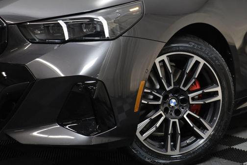 Dark Graphite Metallic 2027 BMW 530 i xDrive