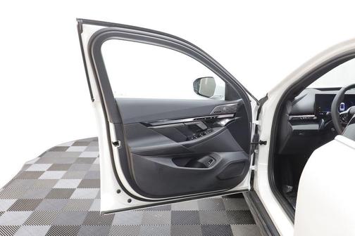 2025 BMW i5 xDrive40