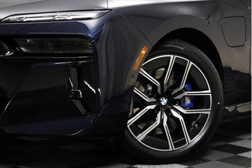 2025 BMW 750e i xDrive