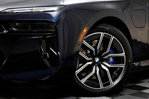 2025 BMW 750e i xDrive