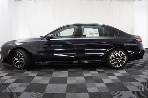 2025 BMW 750e i xDrive