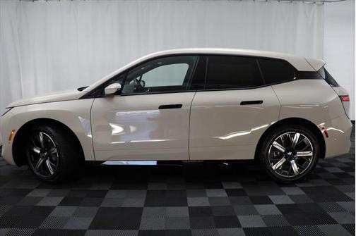 2026 BMW iX xDrive60