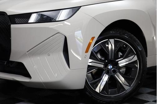 2026 BMW iX xDrive60