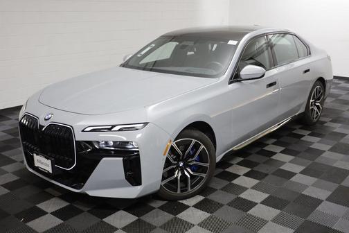 Brooklyn Grey Metallic 2025 BMW 740 xDrive