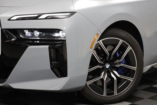 Brooklyn Grey Metallic 2025 BMW 740 xDrive