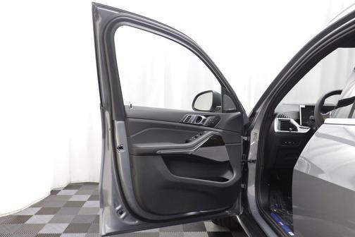 Skyscraper Grey Metallic 2026 BMW X5 xDrive40i