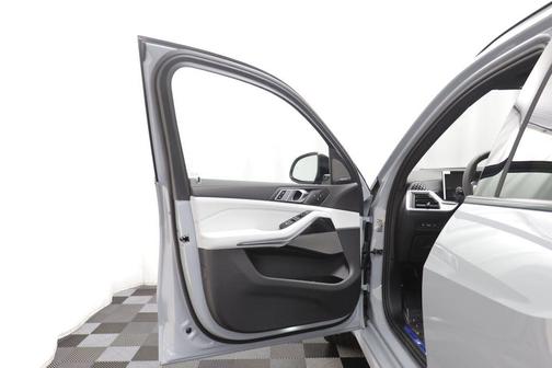 Brooklyn Grey Metallic 2026 BMW X5 xDrive40i