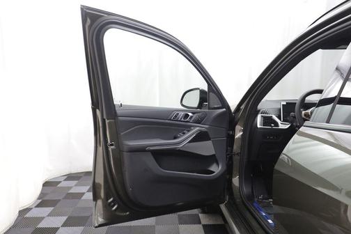 Manhattan Green Metallic 2026 BMW X5 xDrive40i