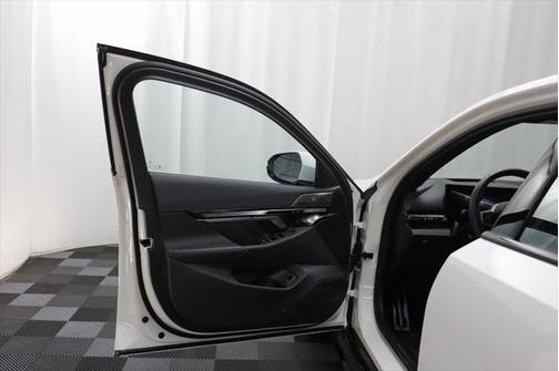 2025 BMW i5 xDrive40
