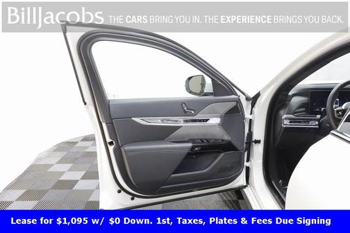 2025 BMW 750e i xDrive