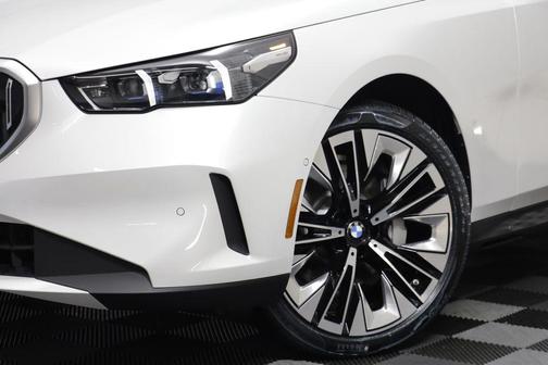 Mineral White Metallic 2026 BMW 530 xDrive