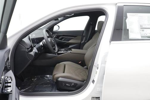 Mineral White Metallic 2026 BMW 530 xDrive