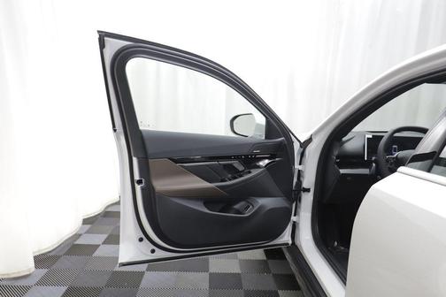 Mineral White Metallic 2026 BMW 530 xDrive