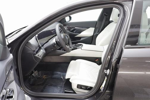 2026 BMW 550e xDrive